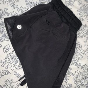 LULULEMON Hotty Hot short 2.5